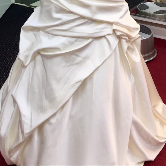 Casablanca bridal 2086 wedding dress - Picture 6 of 9